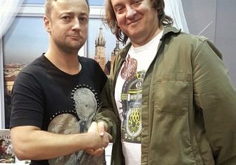 Czesław Mozil i Jarek Szubrycht - podpisywanie książek w Krakowie